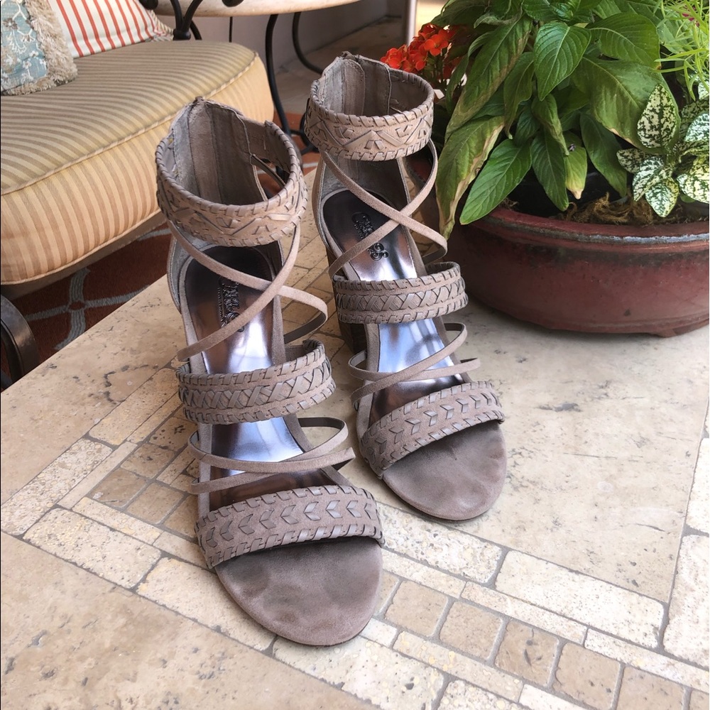 CARLOS SANTANA Tan Block Heel Sandals • 7 1/2 M